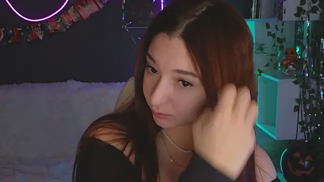 Snapshot of YasmineWest chatting on October 25, 2025, 1:38 am YasmineWest online show from October 25, 2025, 1:38 am