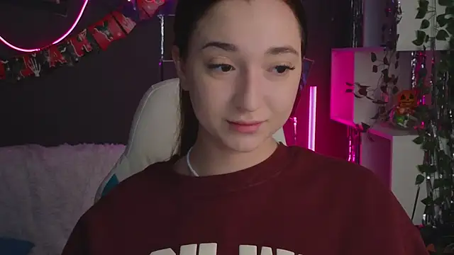 Snapshot of YasmineWest chatting on October 30, 2025, 1:48 am YasmineWest online show from October 30, 2025, 1:48 am