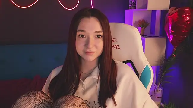 Snapshot of YasmineWest chatting on February 27, 2025, 9:50 am YasmineWest online show from February 27, 2025, 9:50 am