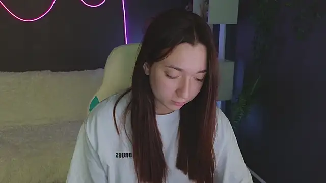 Snapshot of YasmineWest chatting on October 1, 2025, 1:22 am YasmineWest online show from October 1, 2025, 1:22 am