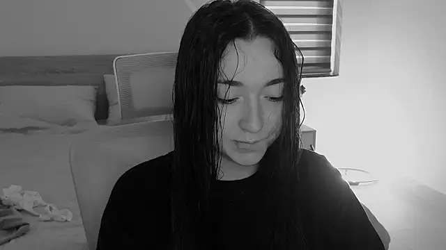 YasmineWest online show from May 11, 2026, 1:07 am