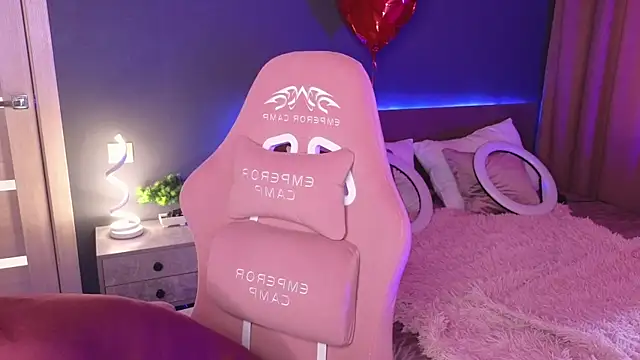 Snapshot of YasmineWest chatting on March 1, 2025, 7:19 am YasmineWest online show from March 1, 2025, 7:19 am