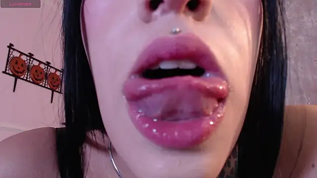 cattleya jensen  online show from October 14, 2025, 1:23 pm