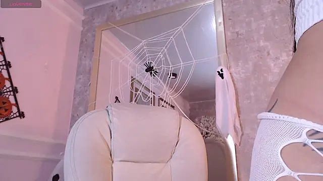 cattleya jensen  online show from October 30, 2025, 2:04 pm