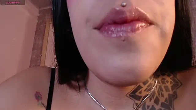 cattleya jensen  online show from October 29, 2025, 1:32 pm