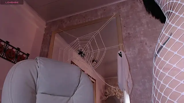 cattleya jensen  online show from October 27, 2025, 1:56 pm