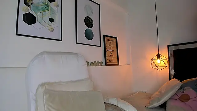 amysc online show from December 16, 2025, 11:47 am