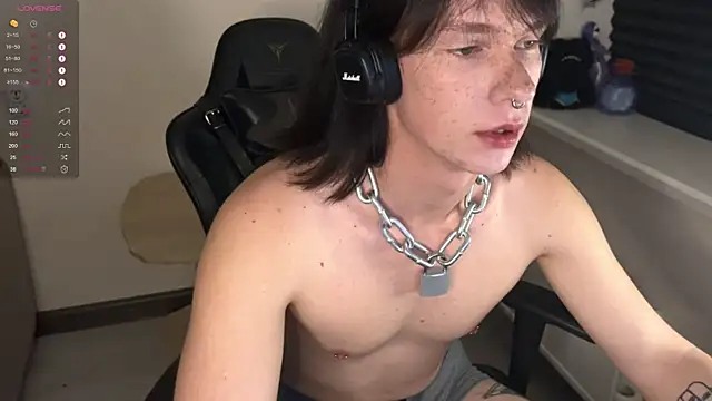 Snapshot of carthylovvve chatting on October 14, 2025, 3:34 pm carthylovvve online show from October 14, 2025, 3:34 pm