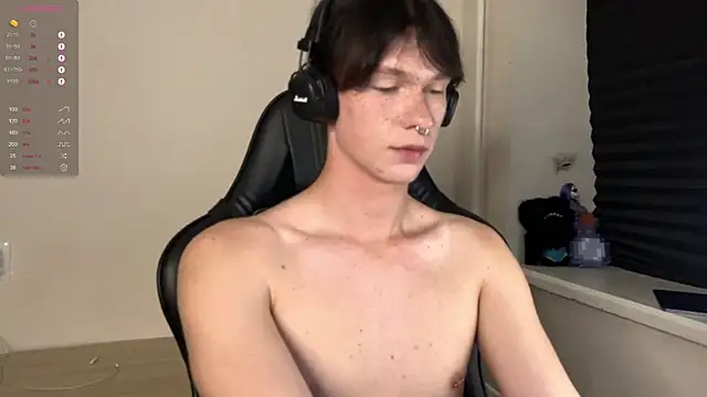 Snapshot of carthylovvve chatting on October 1, 2025, 4:33 pm carthylovvve online show from October 1, 2025, 4:33 pm