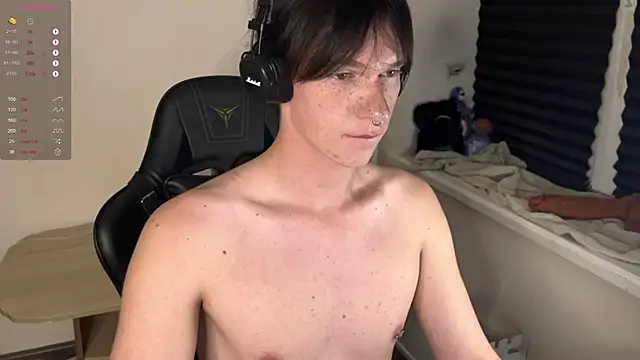 Snapshot of carthylovvve chatting on October 3, 2025, 4:19 pm carthylovvve online show from October 3, 2025, 4:19 pm