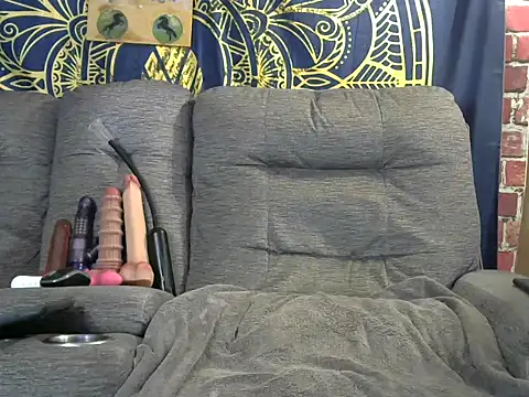 lovely lola1111 online show from July 3, 2026, 2:07 am