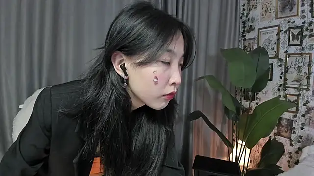 Minami 686 online show from February 20, 2025, 11:43 pm