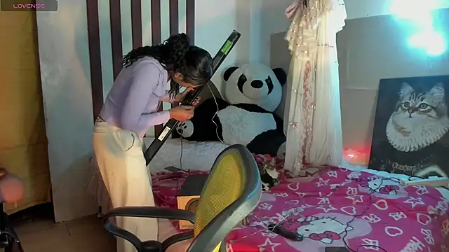 Snapshot of Lilithsabeth chatting on October 18, 2025, 8:11 pm Lilithsabeth online show from October 18, 2025, 8:11 pm