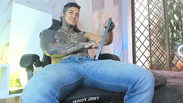 Snapshot of JAXXXONHERD chatting on March 14, 2025, 7:34 pm JAXXXONHERD online show from March 14, 2025, 7:34 pm