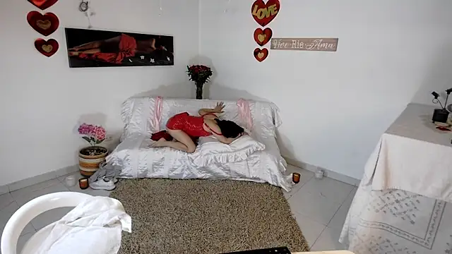 lollita 23  online show from April 16, 2026, 9:39 pm