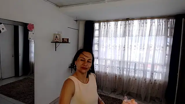 lollita 23  online show from May 20, 2026, 8:06 pm