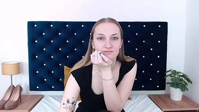 Snapshot of AlexaTease chatting on January 28, 2025, 2:42 pm AlexaTease online show from January 28, 2025, 2:42 pm