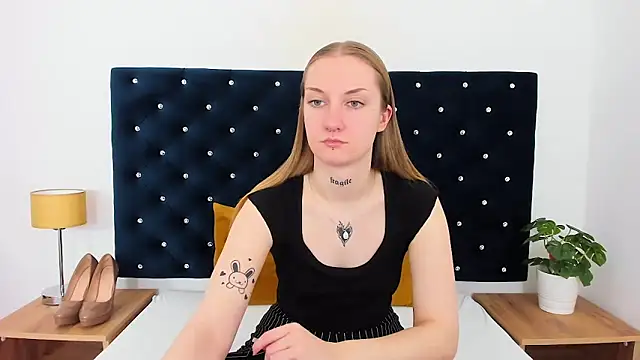 Snapshot of AlexaTease chatting on March 22, 2025, 1:19 pm AlexaTease online show from March 22, 2025, 1:19 pm