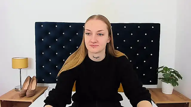 Snapshot of AlexaTease chatting on February 7, 2025, 1:22 pm AlexaTease online show from February 7, 2025, 1:22 pm