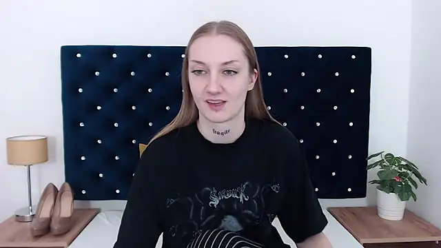 Snapshot of AlexaTease chatting on January 21, 2025, 11:35 am AlexaTease online show from January 21, 2025, 11:35 am