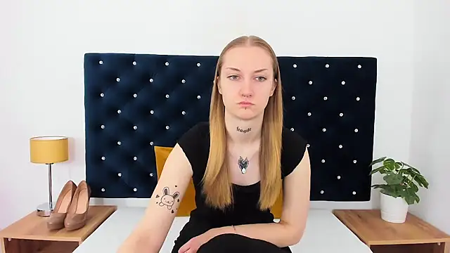 Snapshot of AlexaTease chatting on February 25, 2025, 12:27 pm AlexaTease online show from February 25, 2025, 12:27 pm