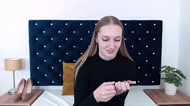 Snapshot of AlexaTease chatting on January 29, 2025, 5:35 pm AlexaTease online show from January 29, 2025, 5:35 pm