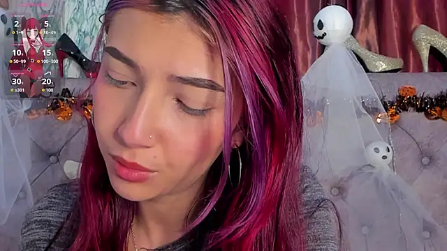 Snapshot of _Scarlett_01 chatting on October 20, 2025, 1:33 pm  Scarlett 01 online show from October 20, 2025, 1:33 pm