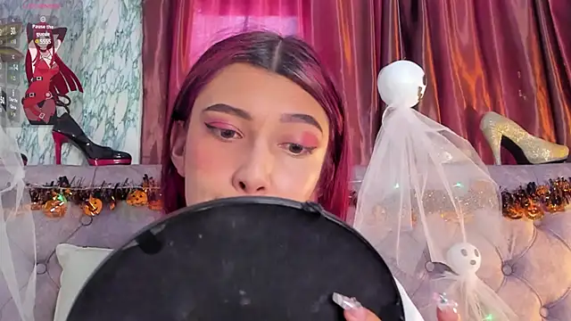 Snapshot of _Scarlett_01 chatting on October 17, 2025, 1:46 pm  Scarlett 01 online show from October 17, 2025, 1:46 pm