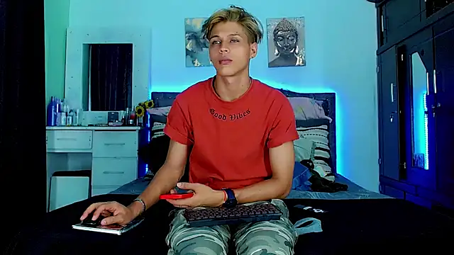 Snapshot of Liamscott_ chatting on September 15, 2025, 9:15 pm Liamscott online show from September 15, 2025, 9:15 pm