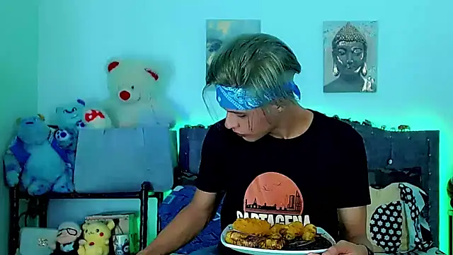 Liamscott  online show from March 12, 2026, 8:24 pm