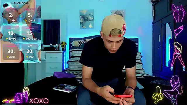 Liamscott  online show from October 6, 2025, 9:26 pm