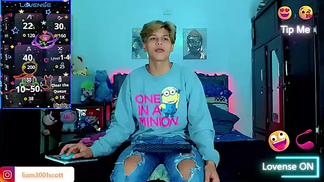 Snapshot of Liamscott_ chatting on November 17, 2025, 8:46 pm Liamscott online show from November 17, 2025, 8:46 pm