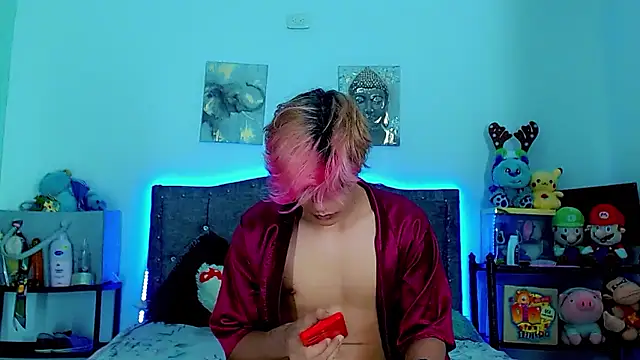 Snapshot of Liamscott_ chatting on December 19, 2025, 11:29 pm Liamscott online show from December 19, 2025, 11:29 pm