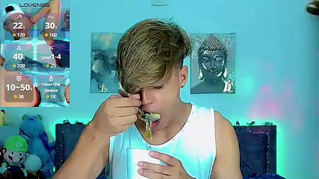 Snapshot of Liamscott_ chatting on November 13, 2025, 8:24 pm Liamscott online show from November 13, 2025, 8:24 pm