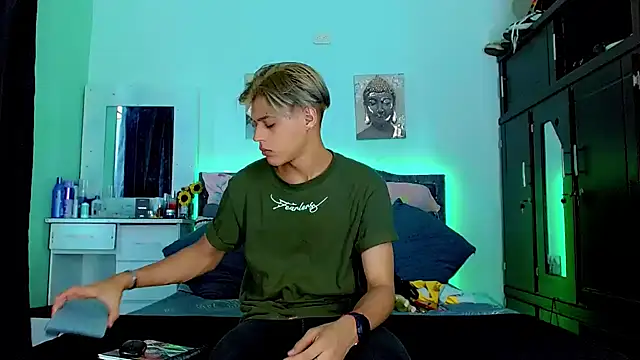 Snapshot of Liamscott_ chatting on September 14, 2025, 8:09 pm Liamscott online show from September 14, 2025, 8:09 pm