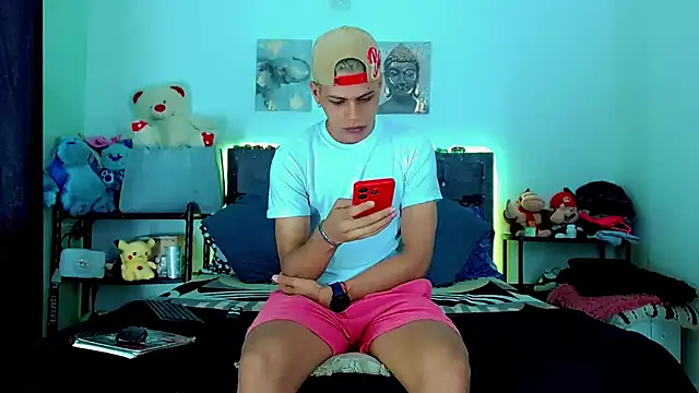 Liamscott  online show from March 15, 2026, 6:37 pm