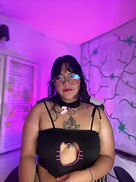 JulianaCastillo online show from January 19, 2025, 9:45 pm