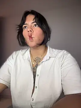 JulianaCastillo online show from January 29, 2025, 10:43 pm