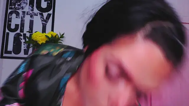 Snapshot of purple_em69 chatting on October 24, 2025, 3:27 am purple em69 online show from October 24, 2025, 3:27 am