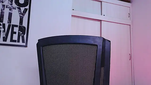 Snapshot of purple_em69 chatting on October 30, 2025, 4:00 am purple em69 online show from October 30, 2025, 4:00 am