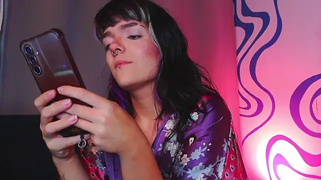 Snapshot of purple_em69 chatting on October 1, 2025, 3:22 am purple em69 online show from October 1, 2025, 3:22 am