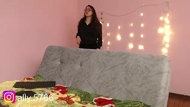 Snapshot of CoreAlejito chatting on November 16, 2025, 8:02 pm CoreAlejito online show from November 16, 2025, 8:02 pm