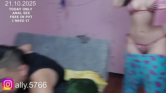 Snapshot of CoreAlejito chatting on October 21, 2025, 11:59 pm CoreAlejito online show from October 21, 2025, 11:59 pm