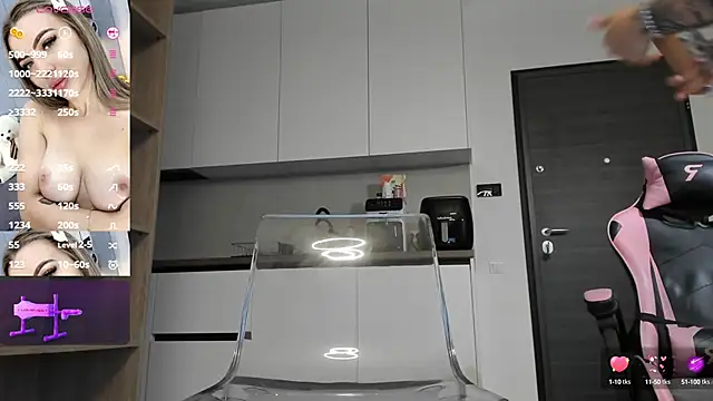 Snapshot of Megan_Ros chatting on October 7, 2025, 5:03 pm Megan Ros online show from October 7, 2025, 5:03 pm