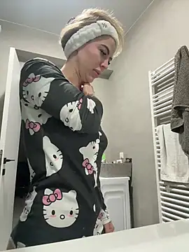 Megan Ros online show from March 14, 2026, 4:29 am