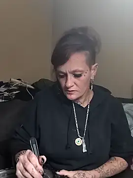 renegade vyxxen online show from December 3, 2025, 9:09 am