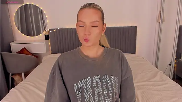 CassieRayss online show from February 20, 2026, 12:07 pm