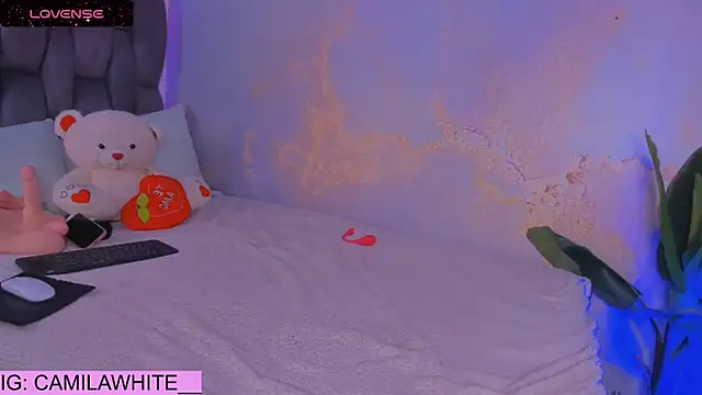 Snapshot of camilawhite__ chatting on October 6, 2025, 9:37 pm camilawhite online show from October 6, 2025, 9:37 pm