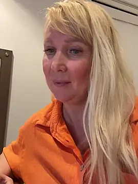 EmmaInLove23 online show from February 18, 2025, 8:49 am