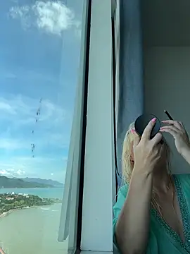 Snapshot of EmmaInLove23 chatting on October 23, 2025, 2:10 am EmmaInLove23 online show from October 23, 2025, 2:10 am